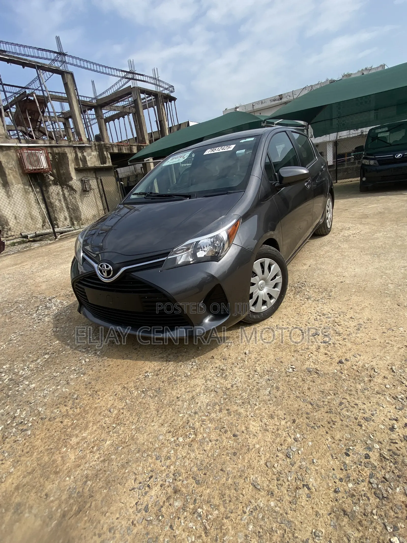 Toyota Yaris LE Hatchback 5dr 2016 Gray