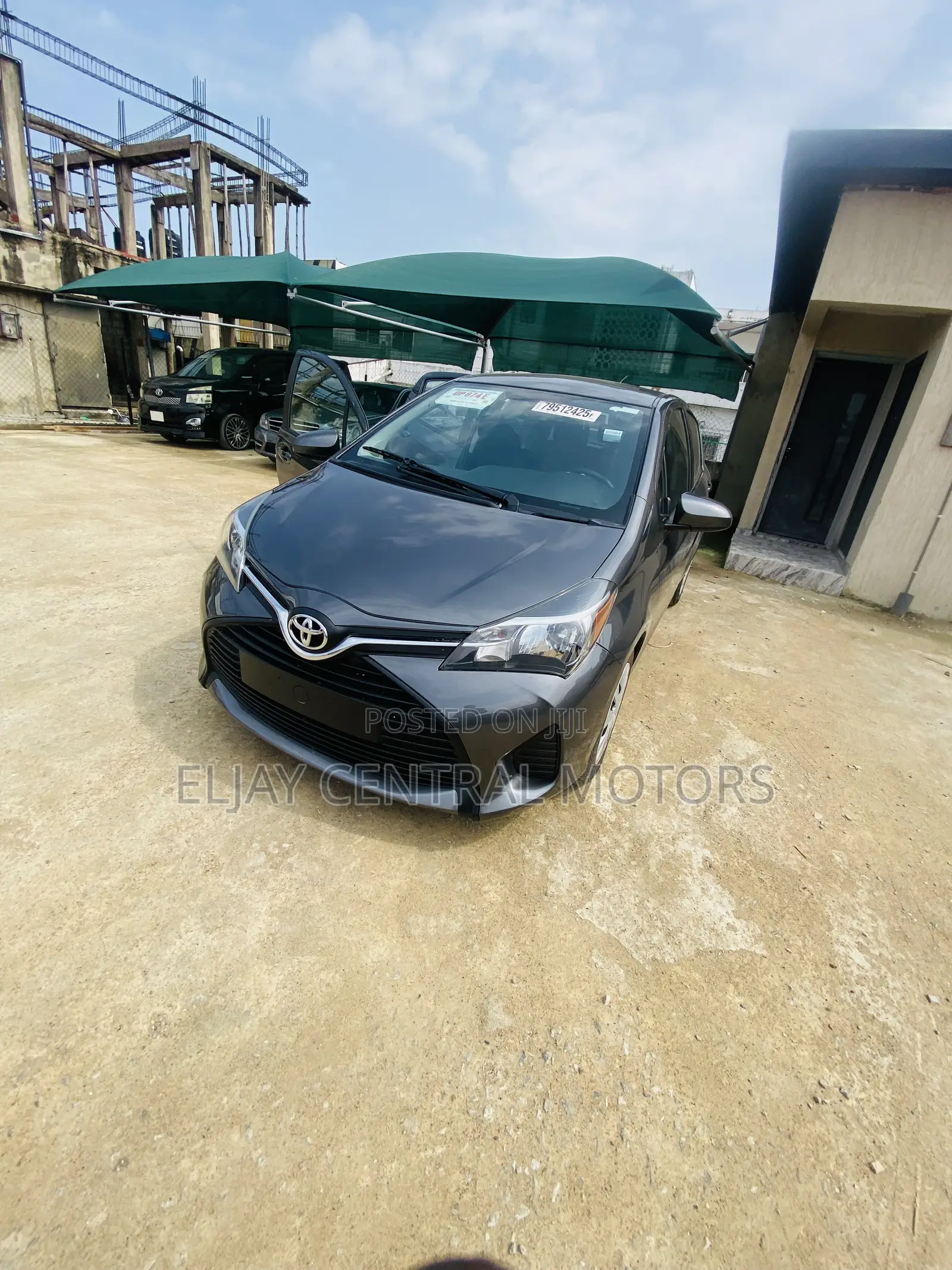 Toyota Yaris LE Hatchback 5dr 2016 Gray