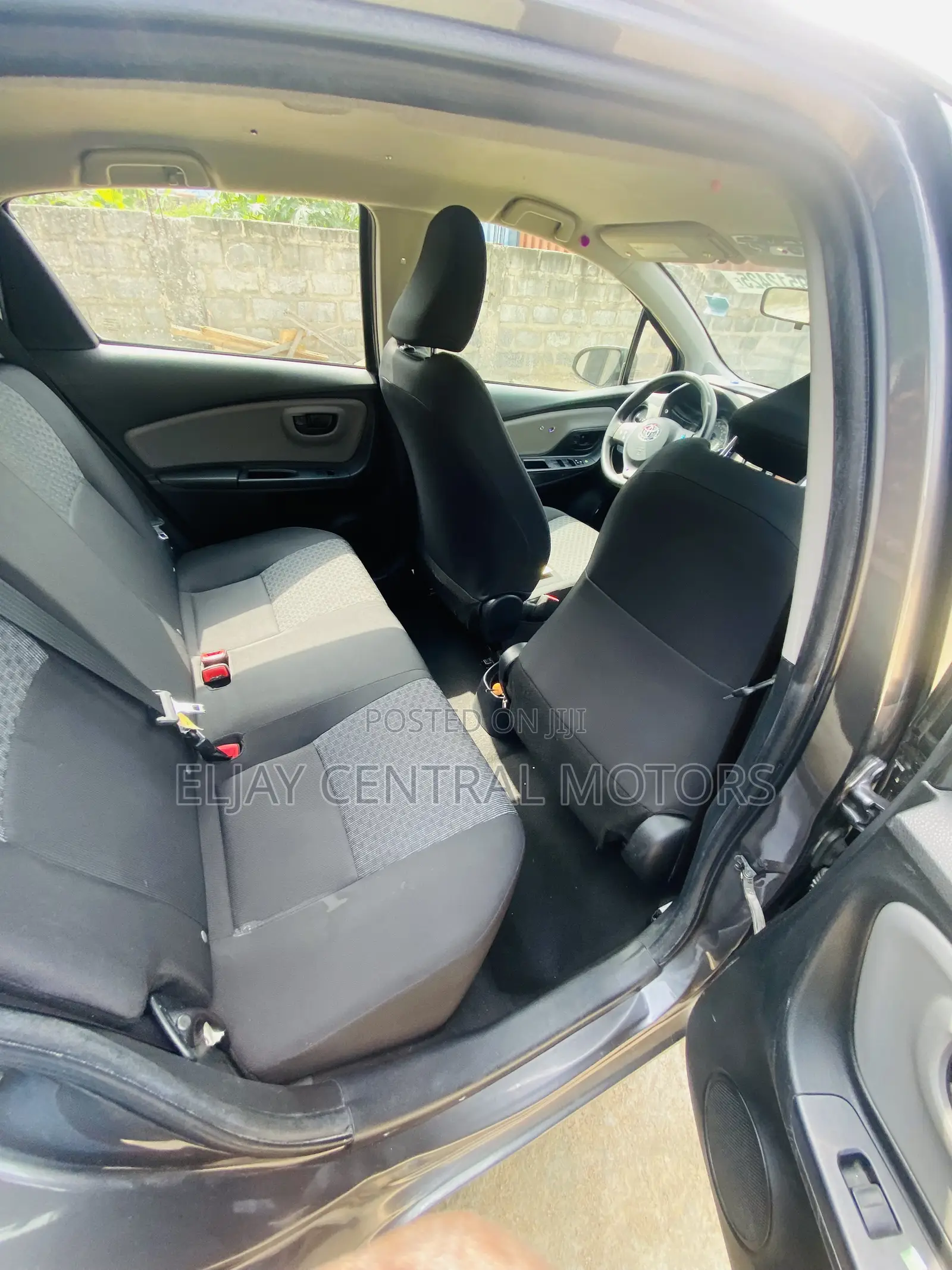 Toyota Yaris LE Hatchback 5dr 2016 Gray