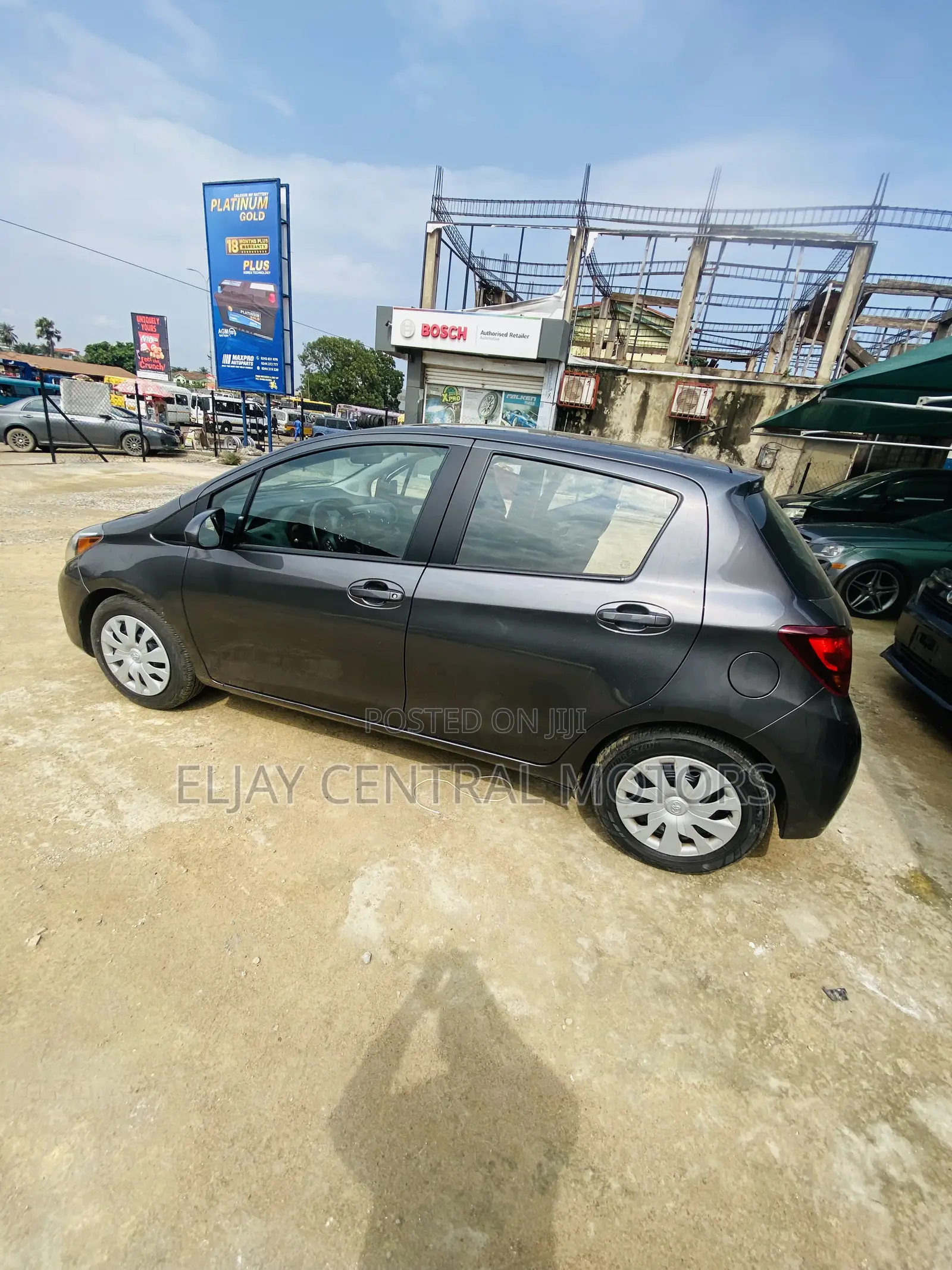 Toyota Yaris LE Hatchback 5dr 2016 Gray