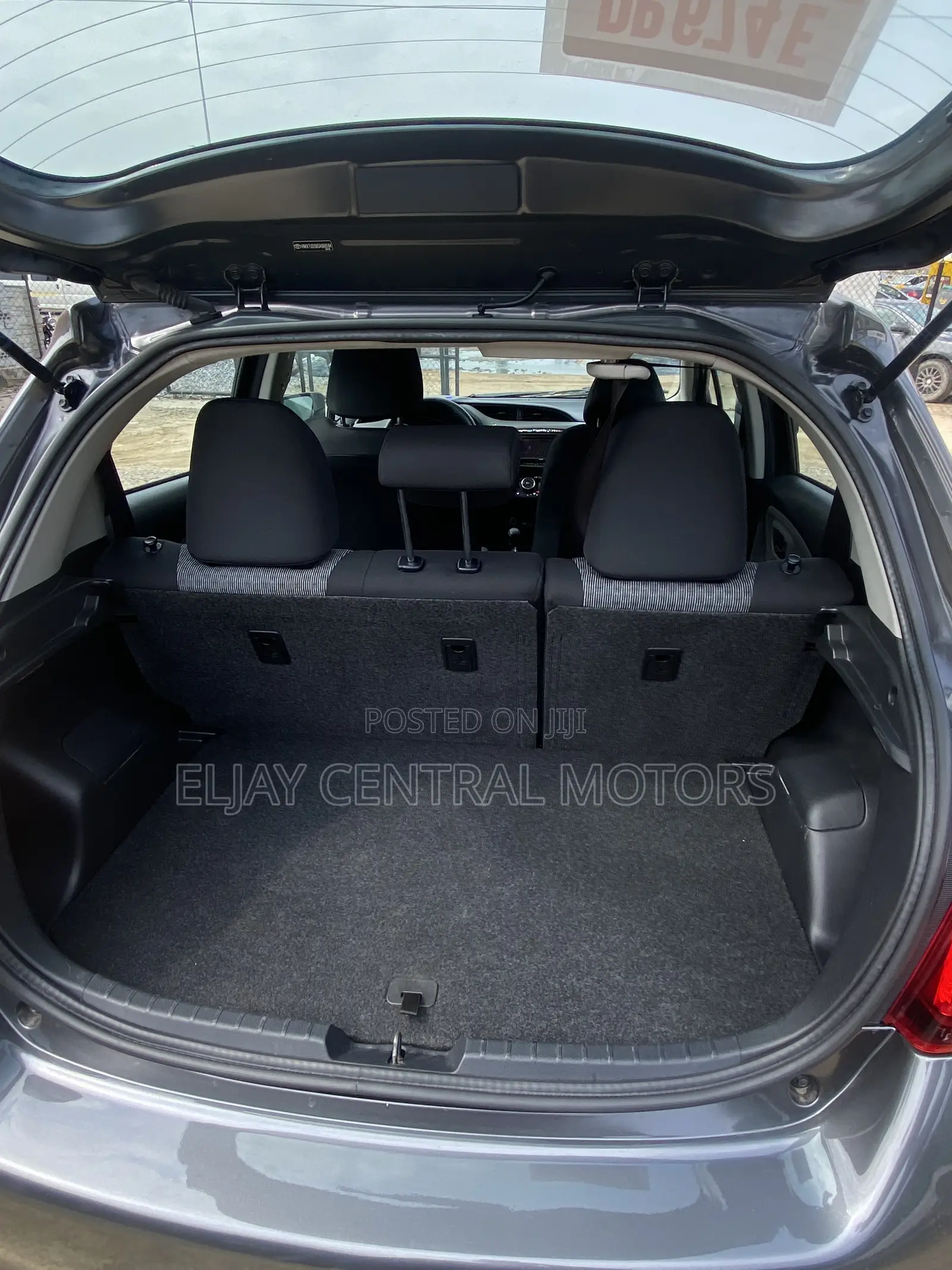 Toyota Yaris LE Hatchback 5dr 2016 Gray