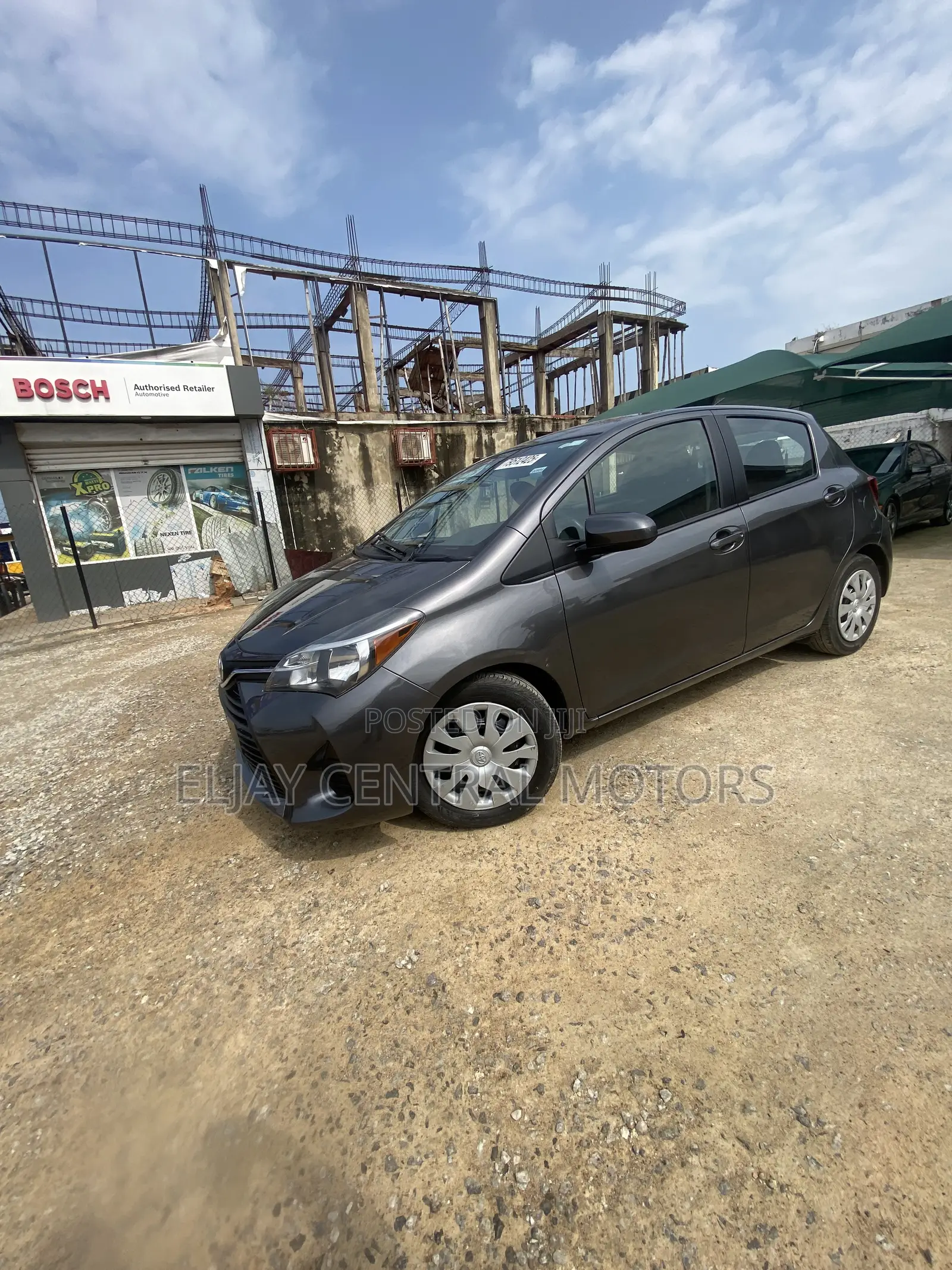 Toyota Yaris LE Hatchback 5dr 2016 Gray