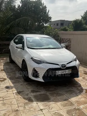 Toyota Corolla SE 4dr Sedan (1.8L 4cyl CVT) 2017 White