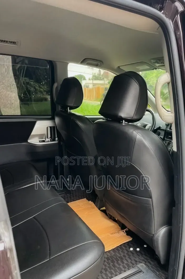 Toyota Voxy 2013 Black