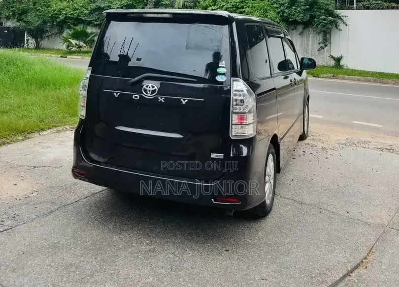 Toyota Voxy 2013 Black
