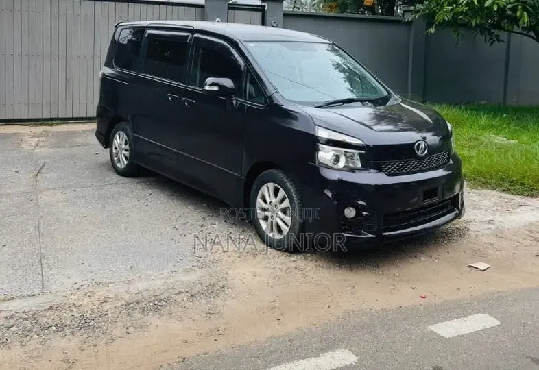 Toyota Voxy 2013 Black