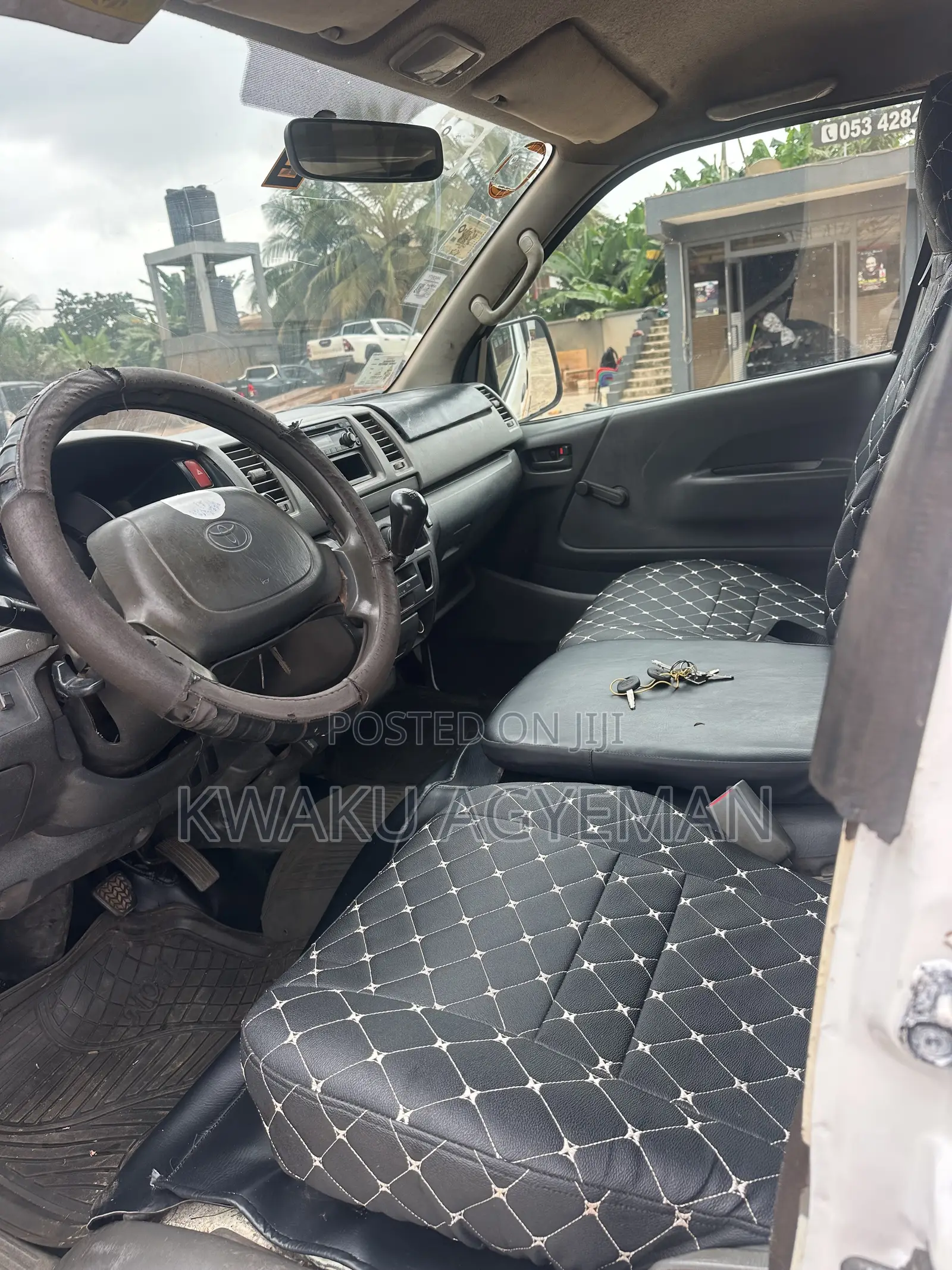 Toyota HiAce 2009 White