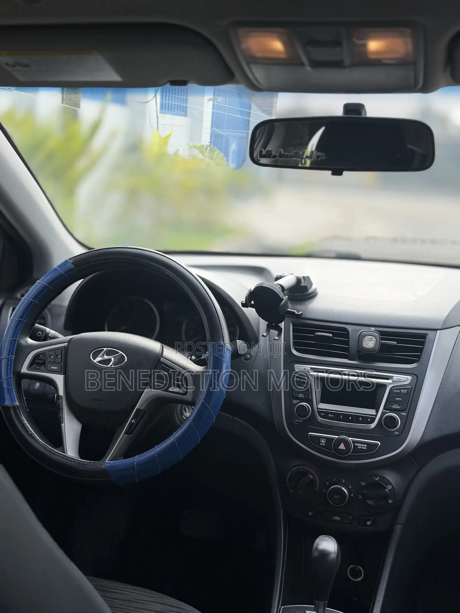 Hyundai Accent SE Hatchback 2016 Blue