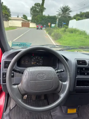 Toyota HiAce 2000 Red