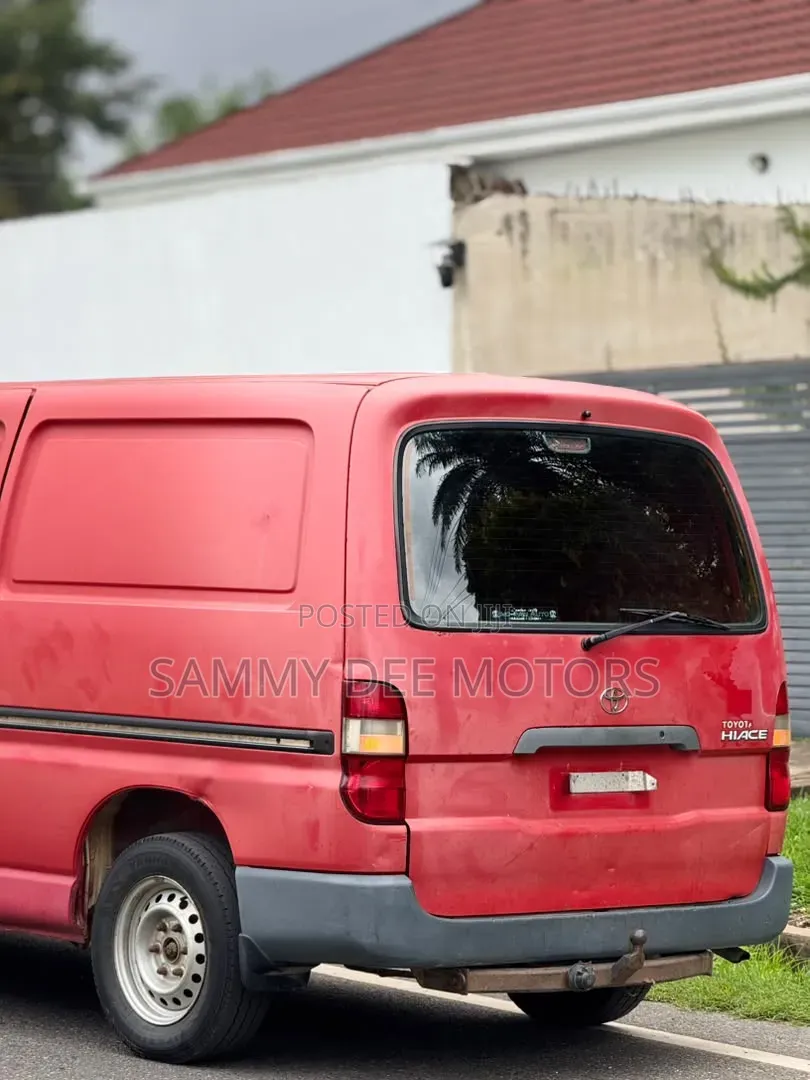 Toyota HiAce 2000 Red