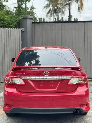 Toyota HiAce 2000 Red