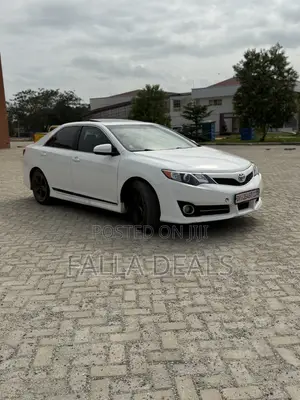 Toyota Camry SE Sport 4dr Sedan (2.5L 4cyl 6A) 2014 White