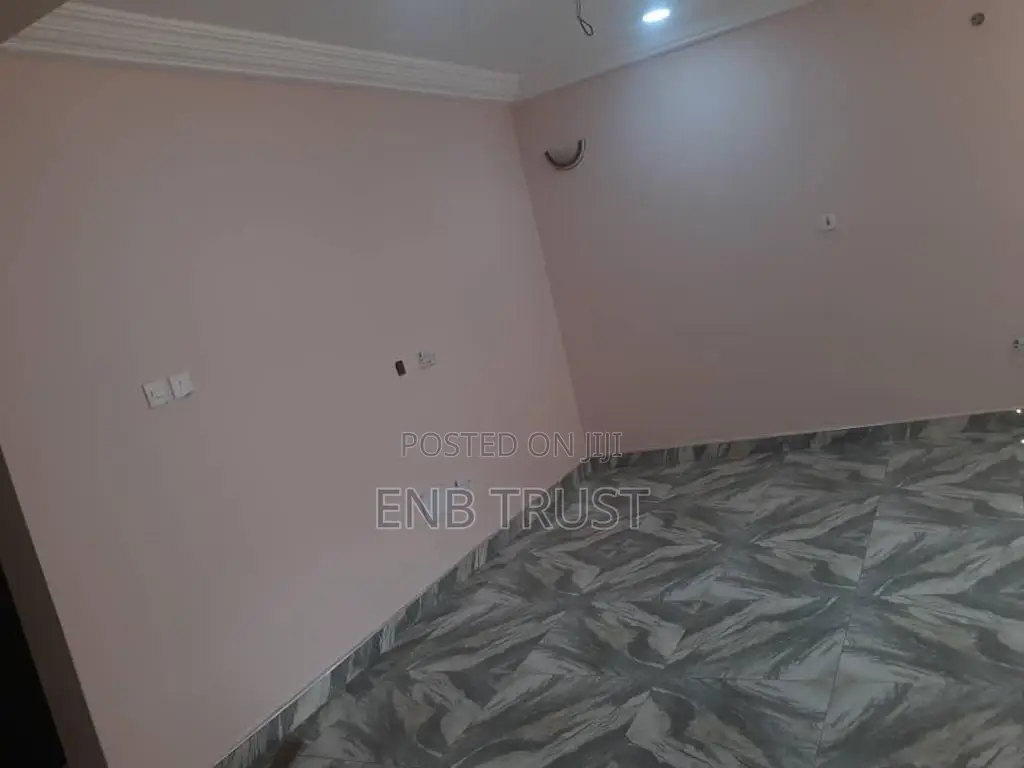 10bdrm House in Kwabenya, Ga East Municipal for sale