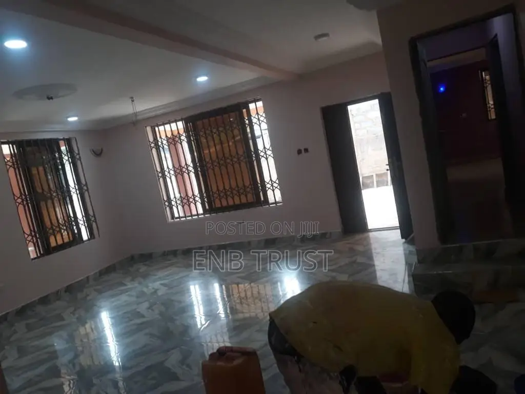 10bdrm House in Kwabenya, Ga East Municipal for sale
