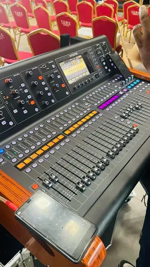 Behringer X33 Digital Mixer Powered by Midas