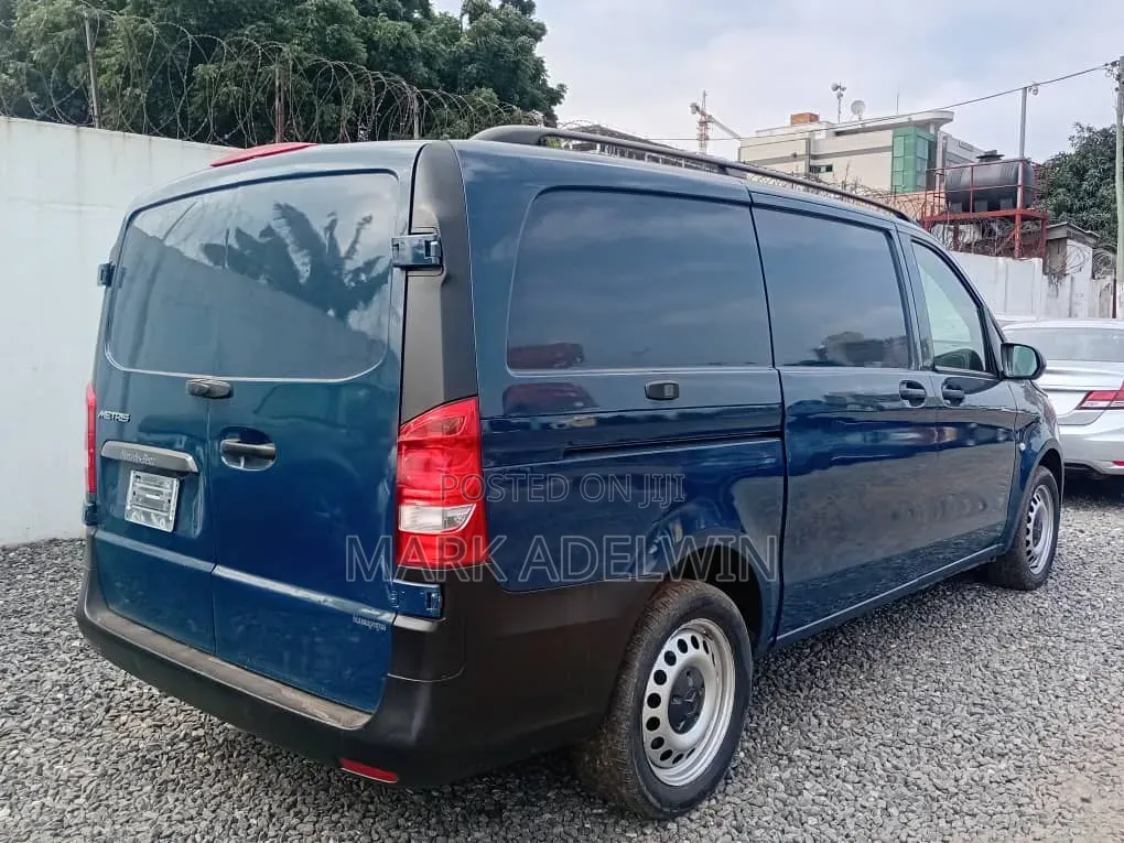 Mercedes-Benz 1113 2016 Blue