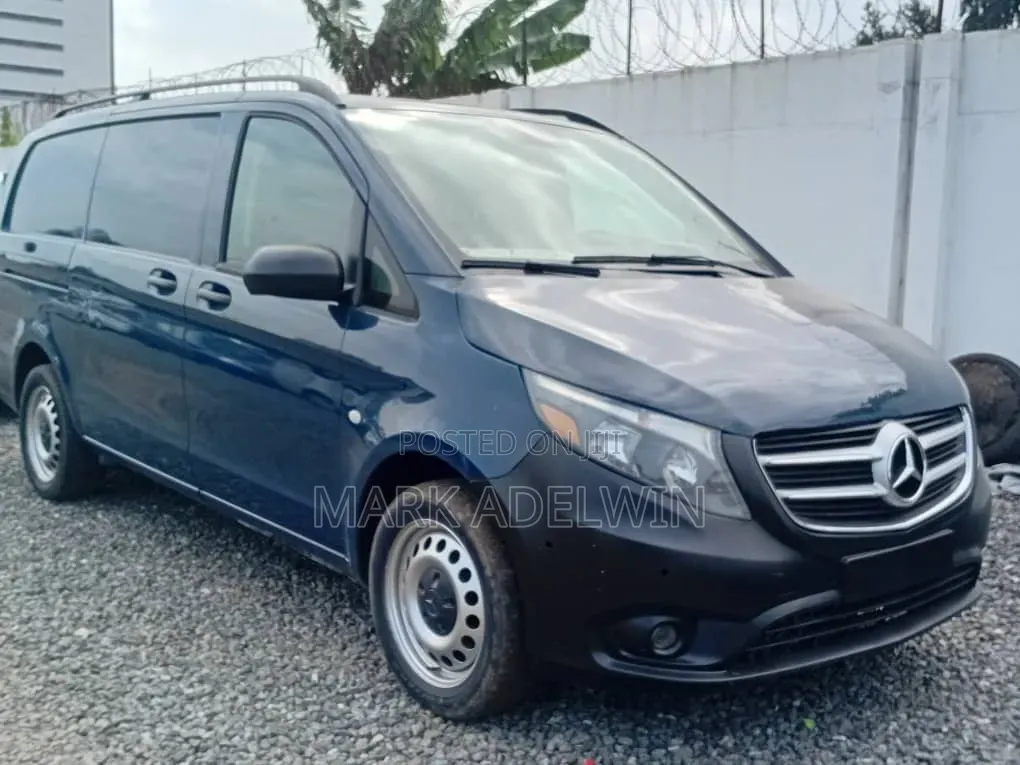 Mercedes-Benz 1113 2016 Blue