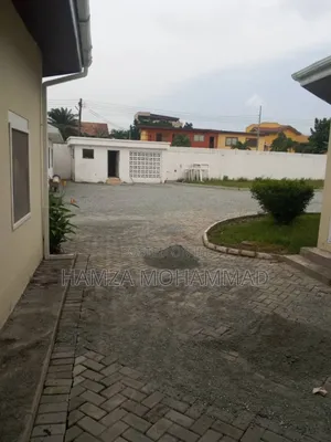 8bdrm House in Hamza Estates, East Legon for rent