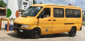 Mercedes-Benz Sprinter 2001 Yellow