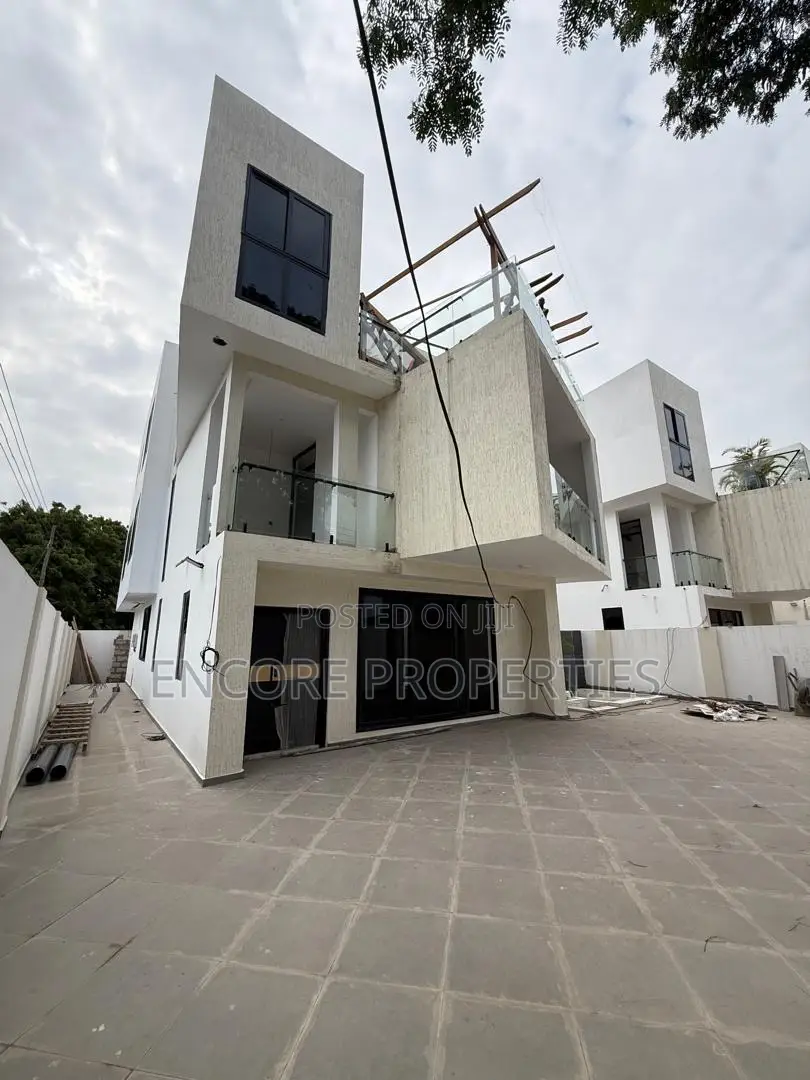 4bdrm Townhouse/Terrace in Labone for sale