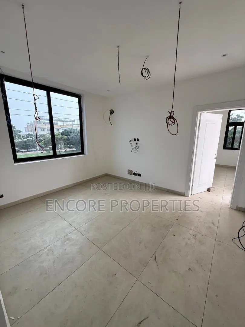 4bdrm Townhouse/Terrace in Labone for sale