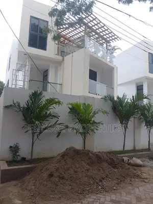 4bdrm Townhouse/Terrace in Labone for sale
