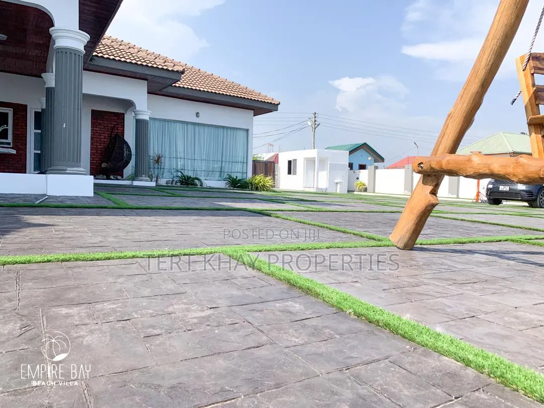 6bdrm House in Beach, Prampram for sale
