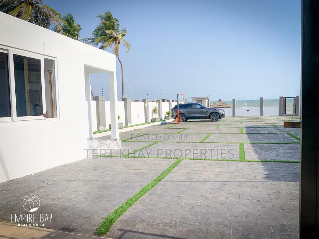 6bdrm House in Beach, Prampram for sale