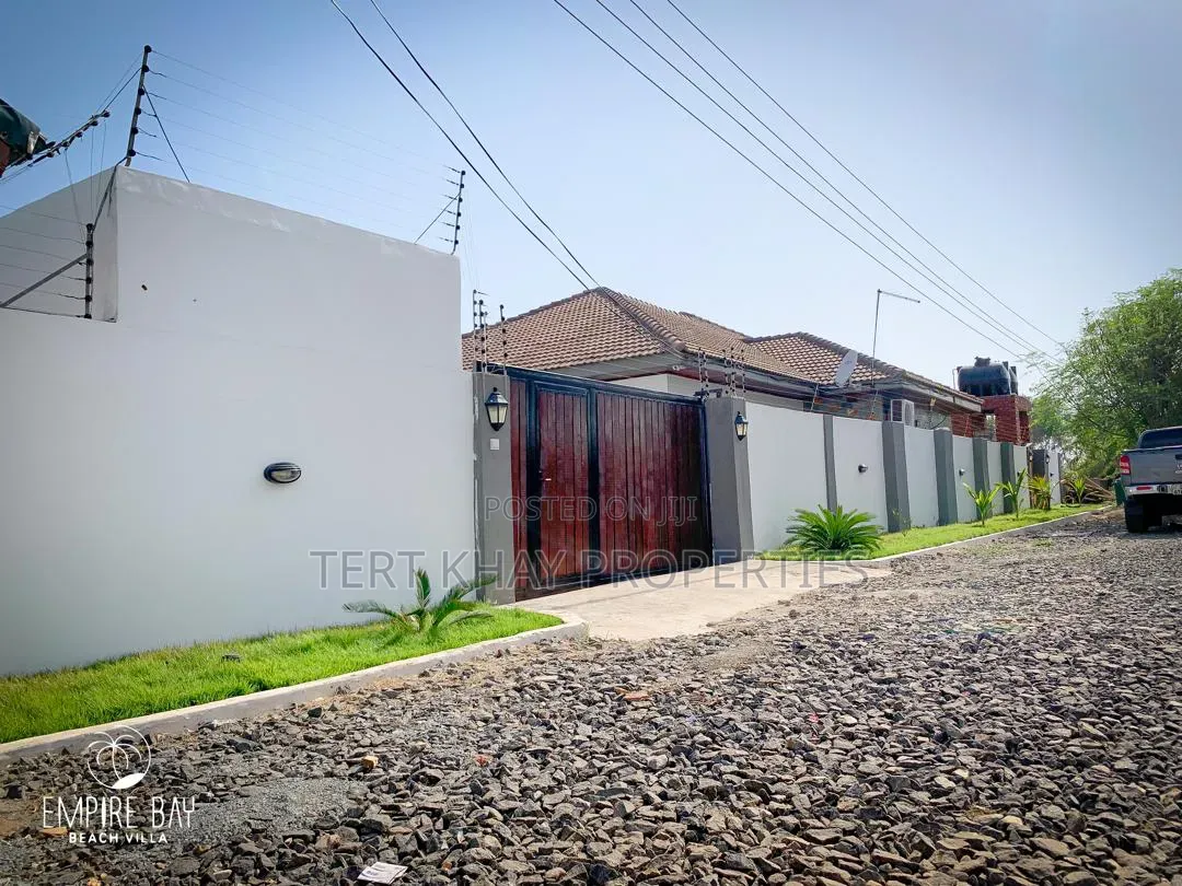 6bdrm House in Beach, Prampram for sale