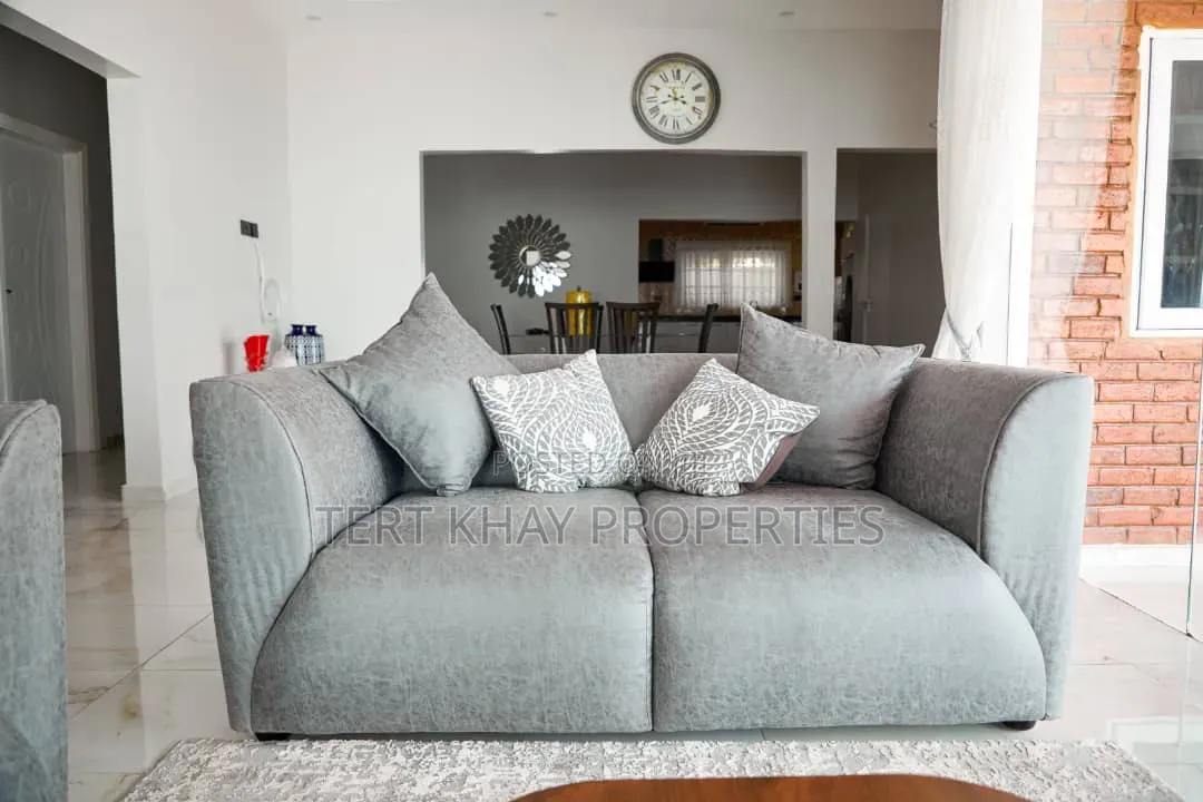 6bdrm House in Beach, Prampram for sale