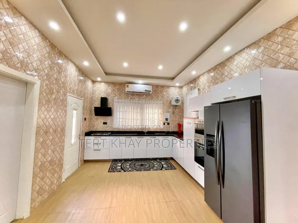 6bdrm House in Beach, Prampram for sale