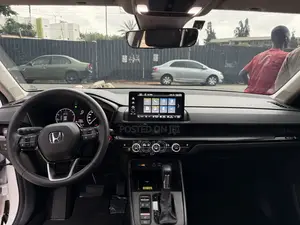 Honda CR-V 2023 White
