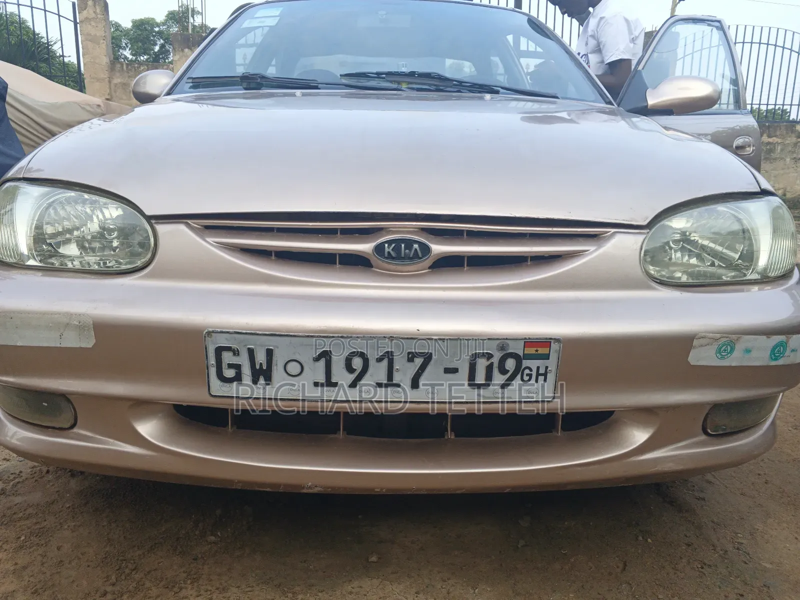 Kia Sephia Automatic 1999 Gold