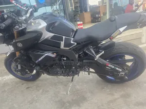 Yamaha R1 2019 Black
