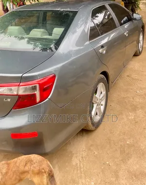 Toyota Camry LE 4dr Sedan (2.5L 4cyl 6A) 2012 Ivory