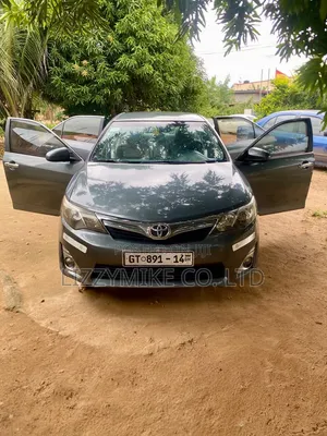 Toyota Camry LE 4dr Sedan (2.5L 4cyl 6A) 2012 Ivory