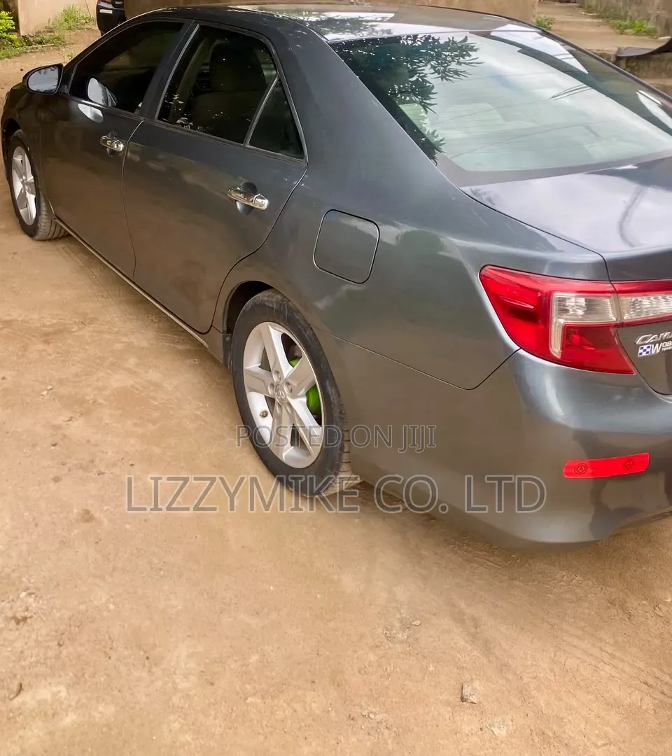 Toyota Camry LE 4dr Sedan (2.5L 4cyl 6A) 2012 Ivory