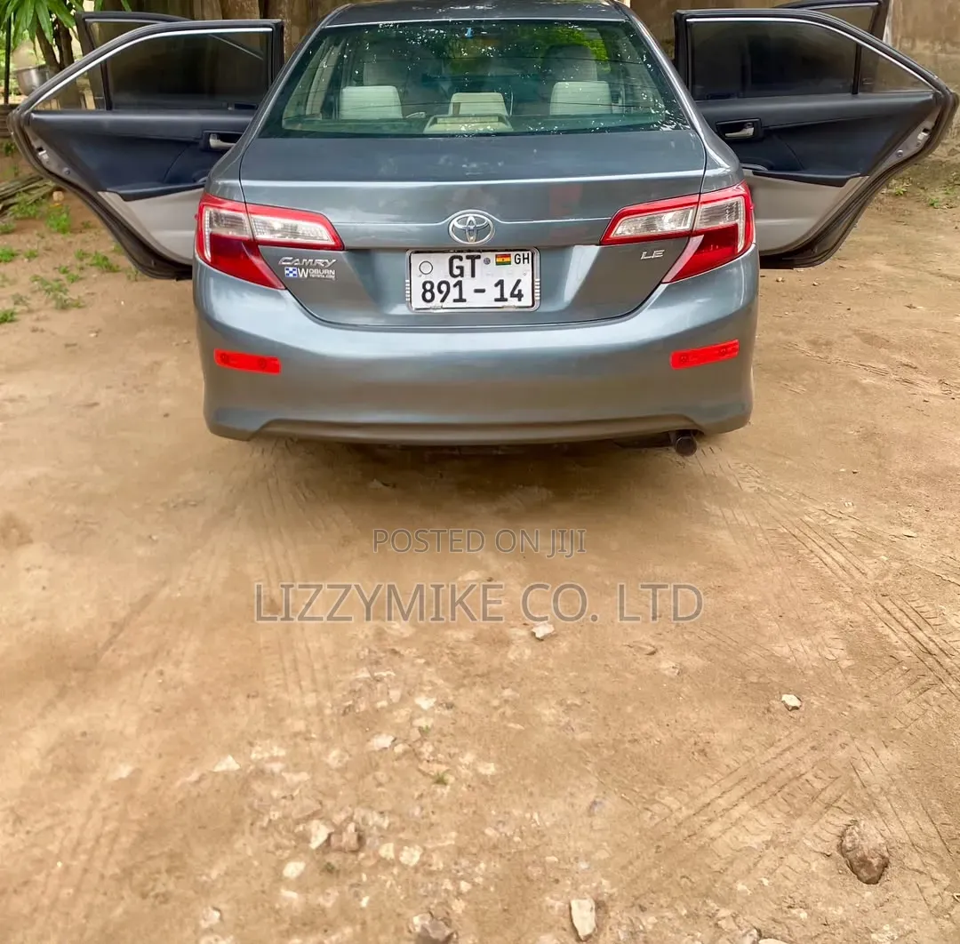 Toyota Camry LE 4dr Sedan (2.5L 4cyl 6A) 2012 Ivory