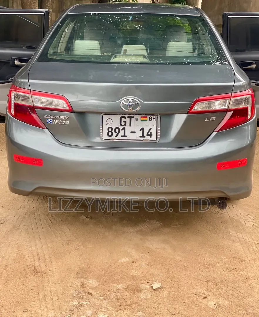 Toyota Camry LE 4dr Sedan (2.5L 4cyl 6A) 2012 Ivory