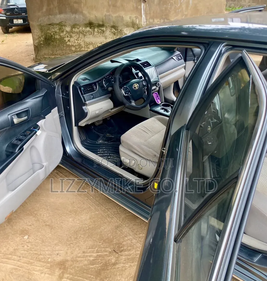 Toyota Camry LE 4dr Sedan (2.5L 4cyl 6A) 2012 Ivory
