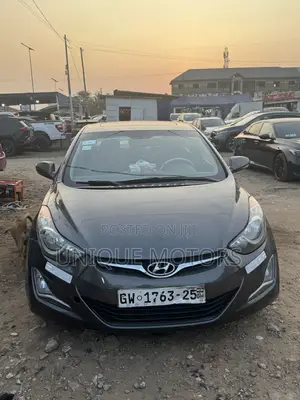 Hyundai Elantra Limited Sedan FWD (1.8L 4cyl 6A) 2013