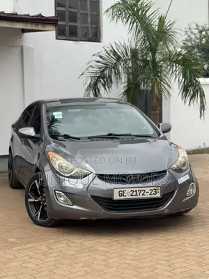 Hyundai Elantra GLS Sedan FWD (1.8L 4cyl 6A) 2013