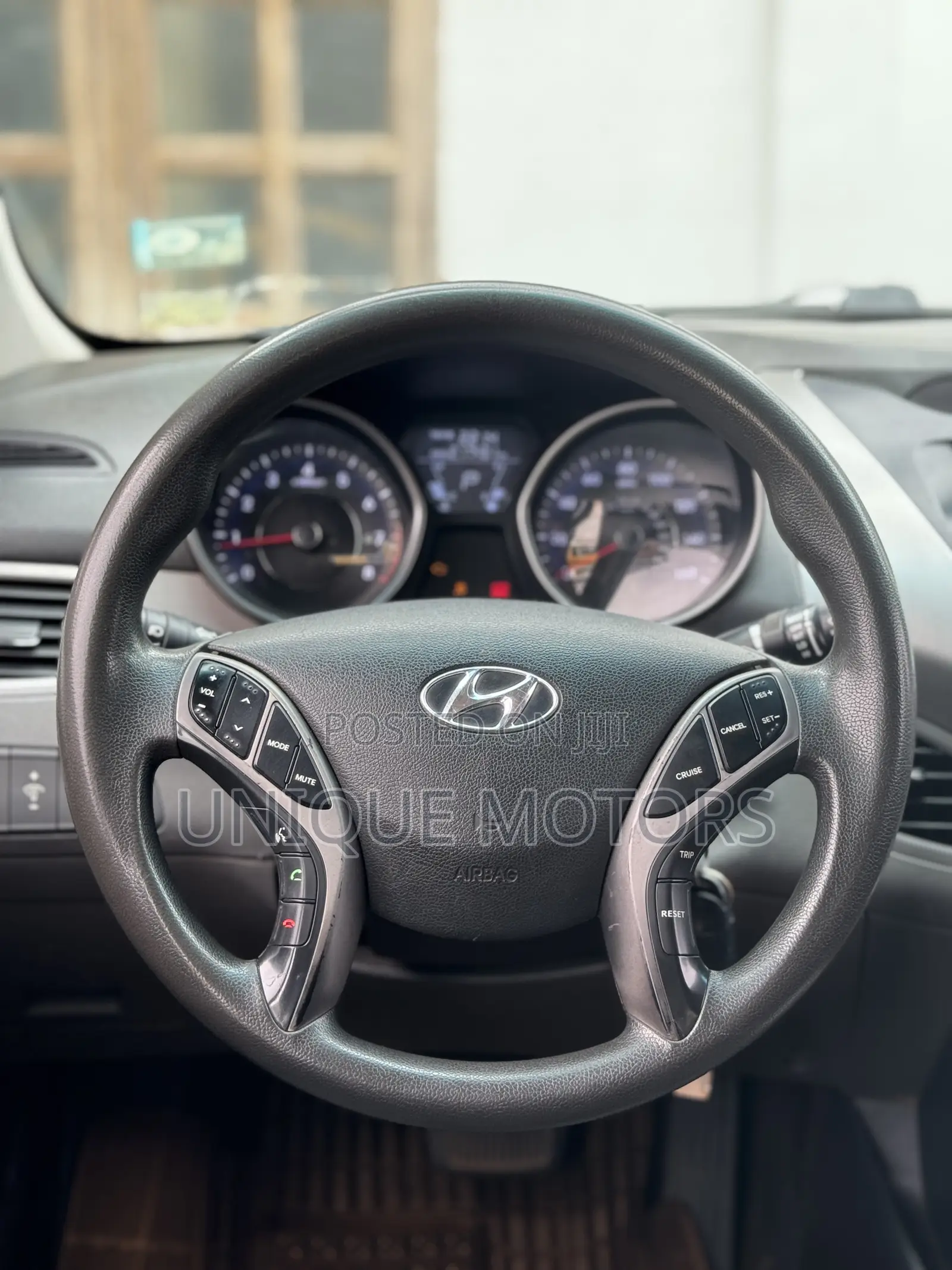 Hyundai Elantra GLS Sedan FWD (1.8L 4cyl 6A) 2013