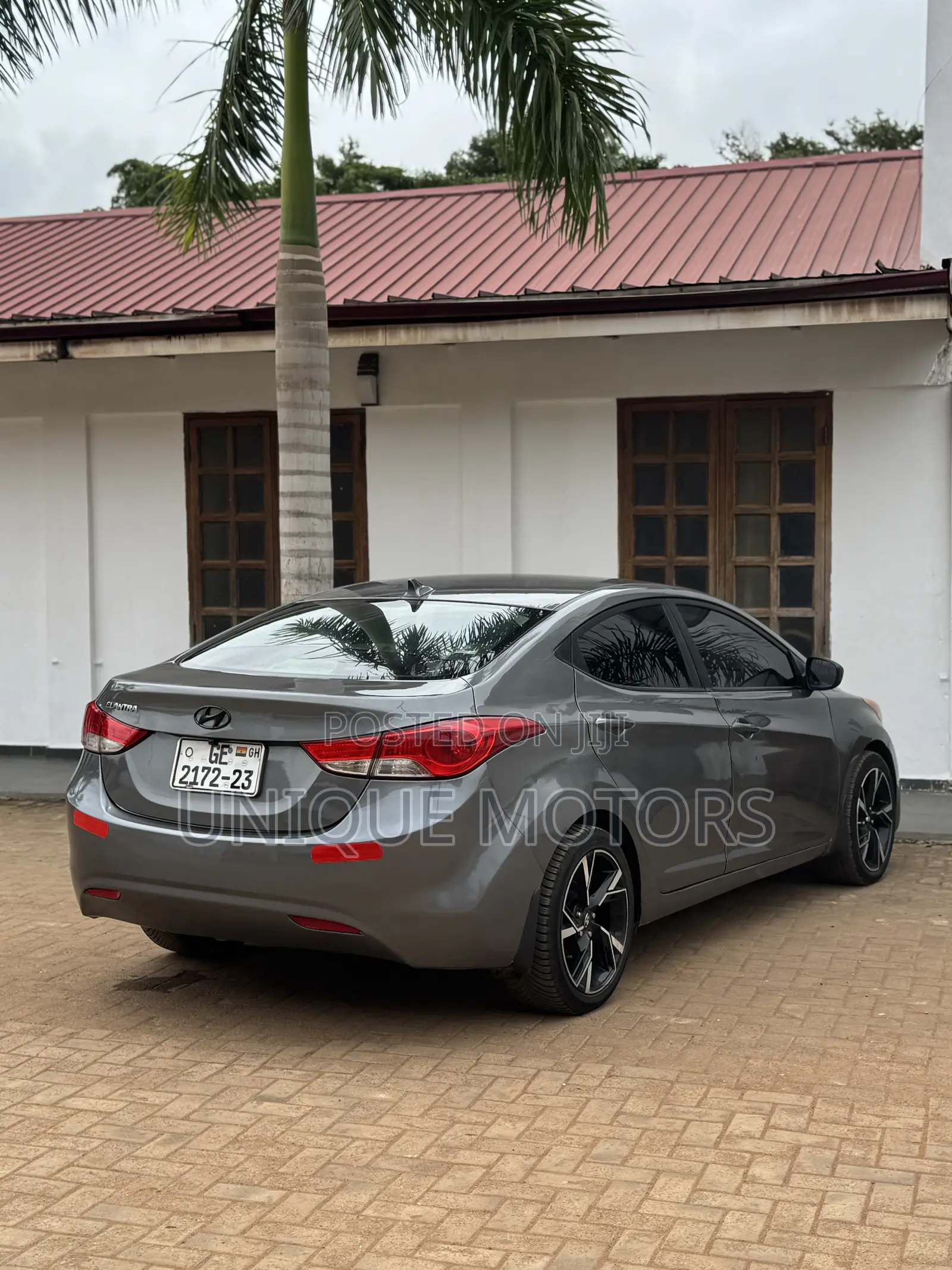 Hyundai Elantra GLS Sedan FWD (1.8L 4cyl 6A) 2013