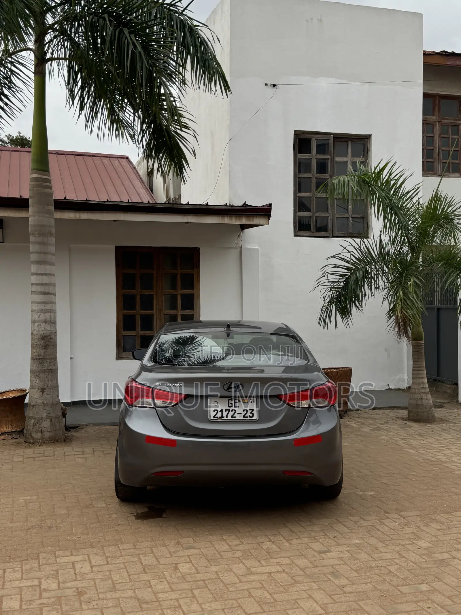 Hyundai Elantra GLS Sedan FWD (1.8L 4cyl 6A) 2013