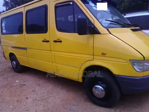 Mercedes-Benz Sprinter 2015 Yellow
