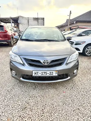 Toyota Corolla LE 4dr Sedan (1.8L 4cyl 4A) 2013 Gray