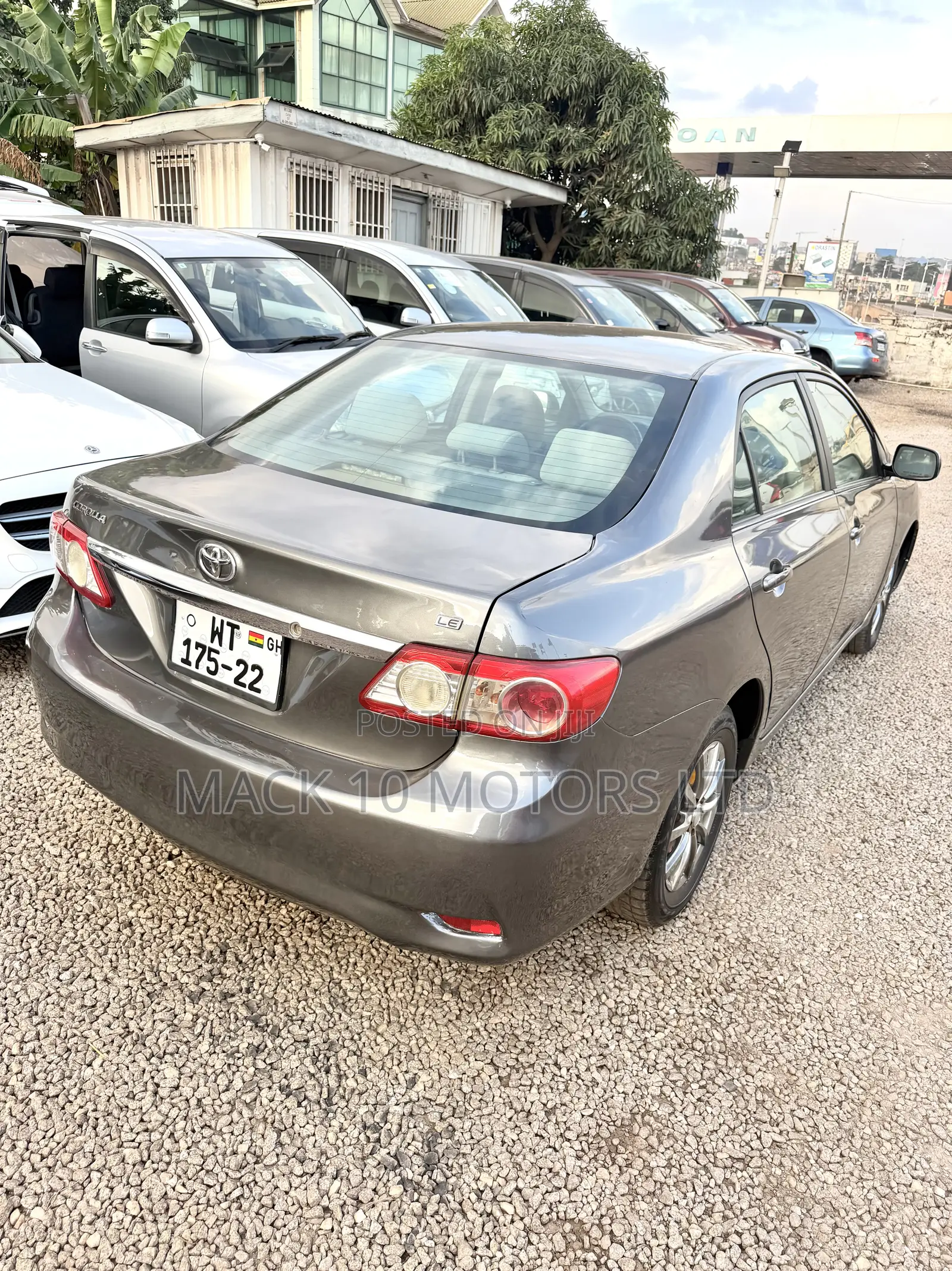 Toyota Corolla LE 4dr Sedan (1.8L 4cyl 4A) 2013 Gray