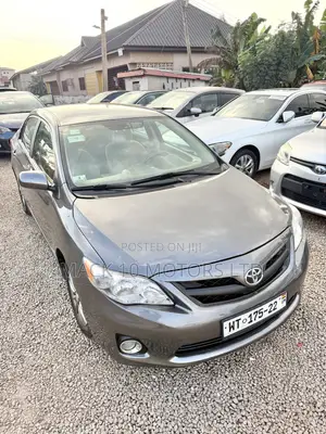 Toyota Corolla LE 4dr Sedan (1.8L 4cyl 4A) 2013 Gray