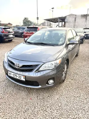 Toyota Corolla LE 4dr Sedan (1.8L 4cyl 4A) 2013 Gray